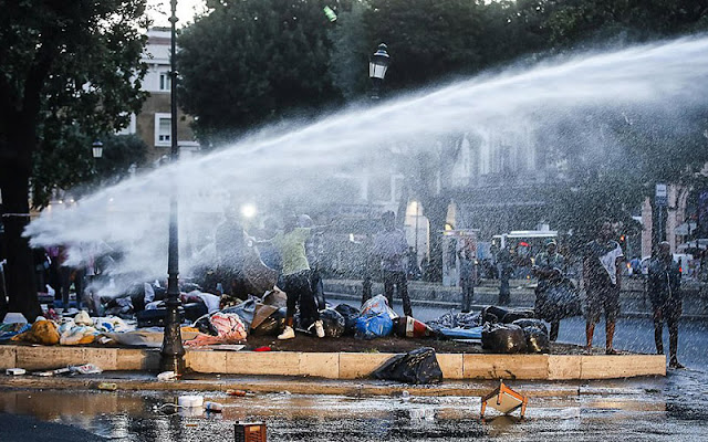 Invasion of Italy: African Invaders Have Seized 100 Buildings in Rome 3 Roma 02