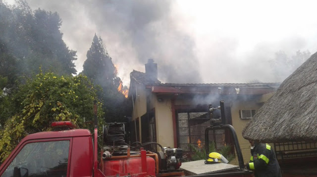 South Africa Whites’ Houses Burnt after Court Releases Two Accused on Bail 1 house fire coligny 04
