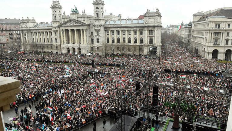 Hungarian PM Tells Historic Crowd of Tens of Thousands: Europe Is Under Invasion 2 05zSa3F