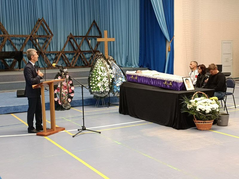 19-year-old Ukrainian Student Dies 6 Hours Later after being Stung by Fay Zar Wasp 2 0U6FMSP