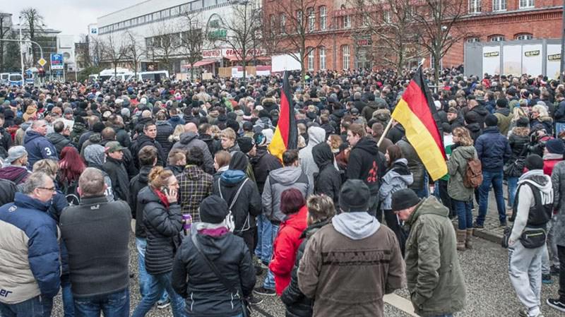 German Town Bans New Refugees as Violent Clashes Break Out between Invaders and Germans 2 1PLR7DI