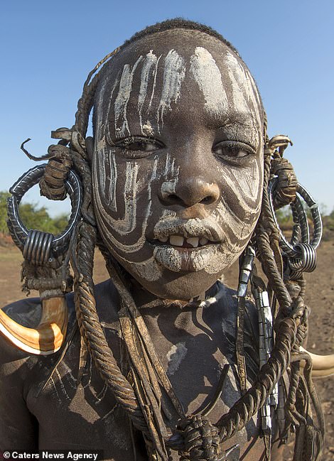 WAKANDA IS REAL: Rare Isolated tribe in Ethiopia caught on Camera 12 8399638 6581431 An Omi woman who has had a lip piercing but without a plate in p a 104 1547212033104