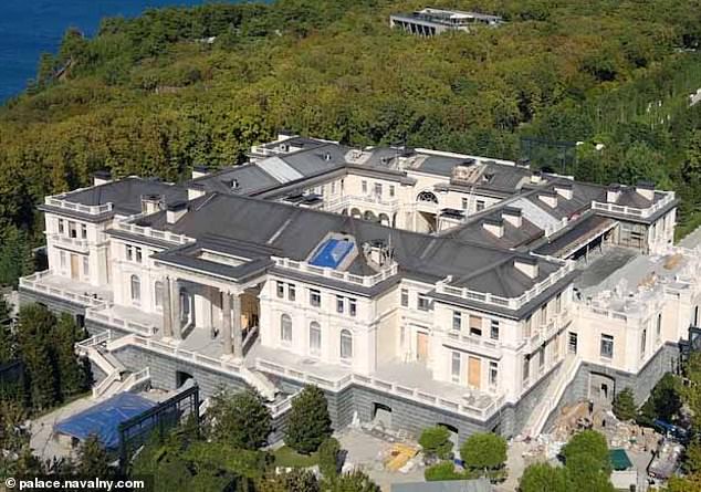 Regarding Putin's Palace Worth of 1 Billion, We just Discovered One Picture was Photoshopped 2 38212212 9169565 image m 15 1611178292212