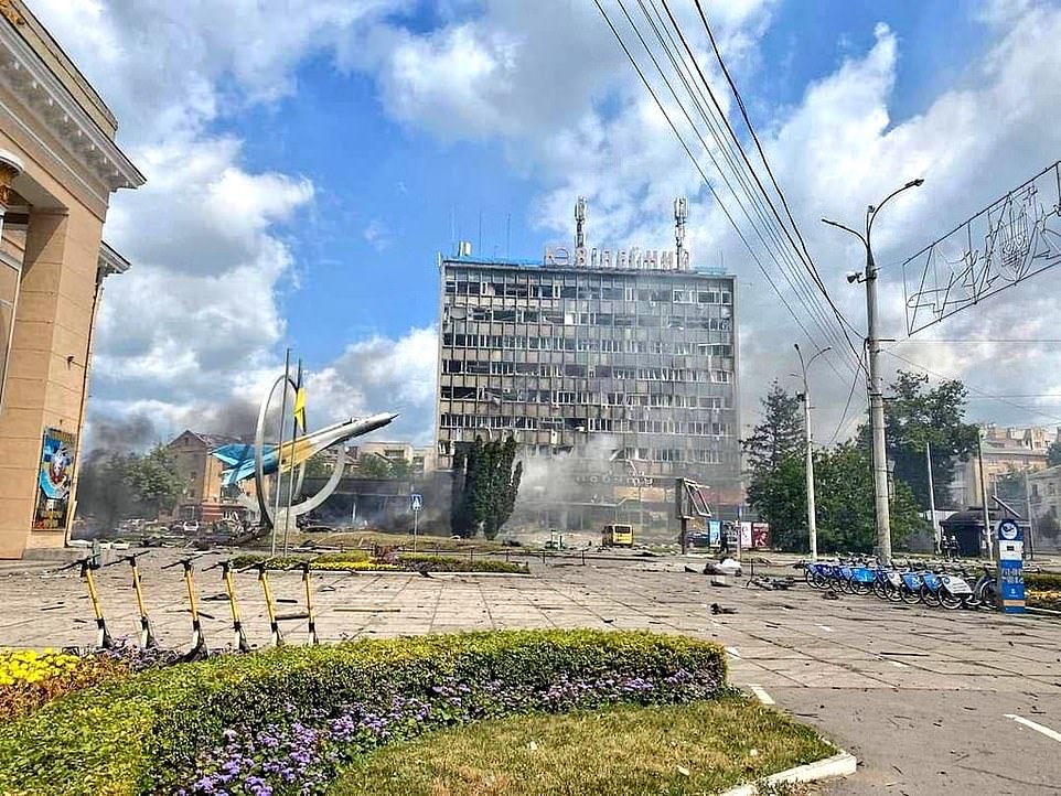Barbaric: Russia Bombs West Ukraine Office Building, Killing 20 Civilians, Including 3 Children 11 60258907 11013171 Ukrainian President Zelensky said Vinnytsya contains no military a 48 1657794837332
