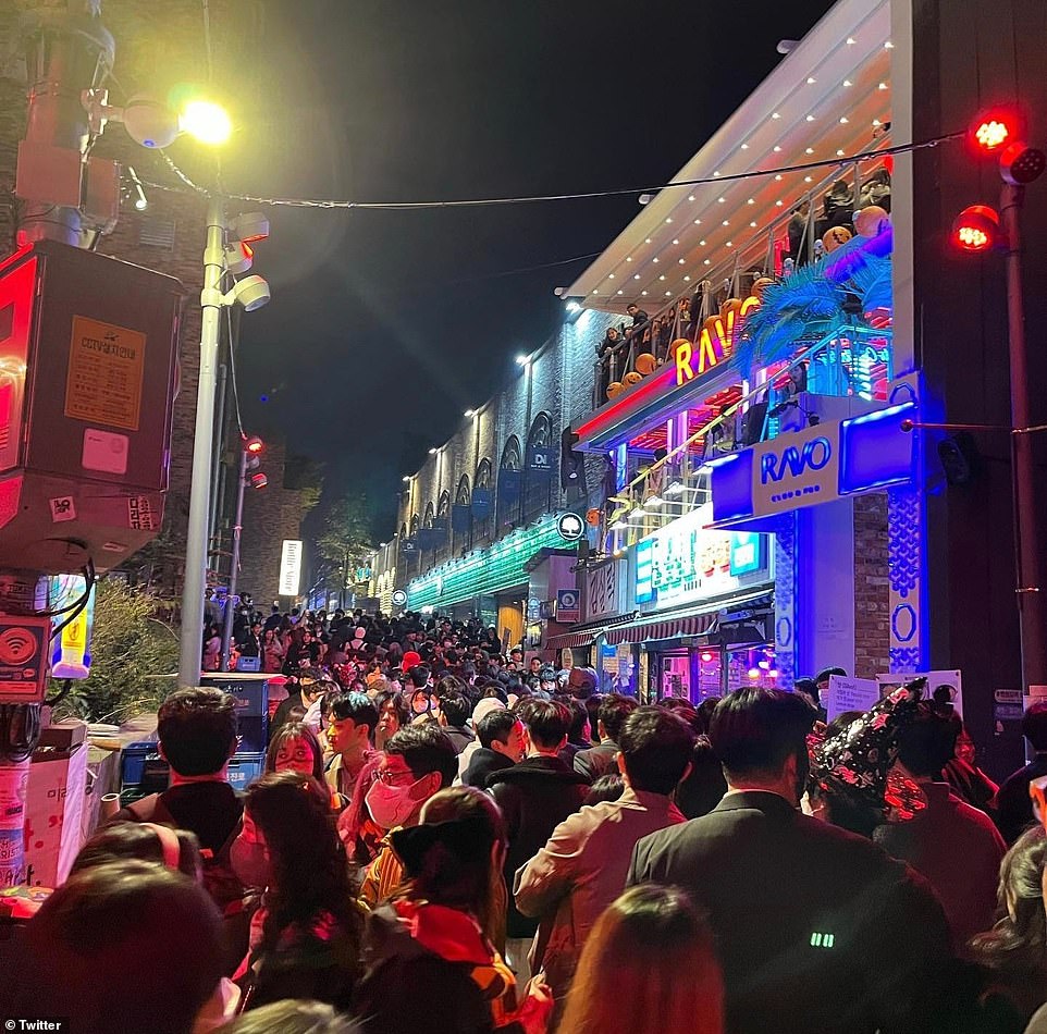 63978377 11368533 Thousands of people piled into the narrow alley where they becam a 3 1667060146558