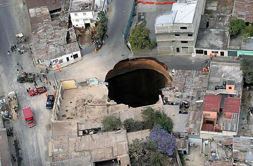 Giant strange crater appears in Guatemala 4 giant sink hole guatemala