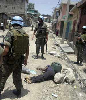 Stupid Behavior After Haiti Earthquake - Shocking Photo Gallery 75 un haiti