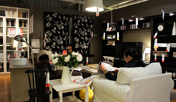 Beijing locals visit IKEA to sleep 3 dsc08042