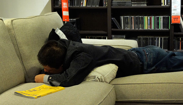 Beijing locals visit IKEA to sleep 5 dsc08051