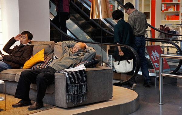 Beijing locals visit IKEA to sleep 2 dsc08114