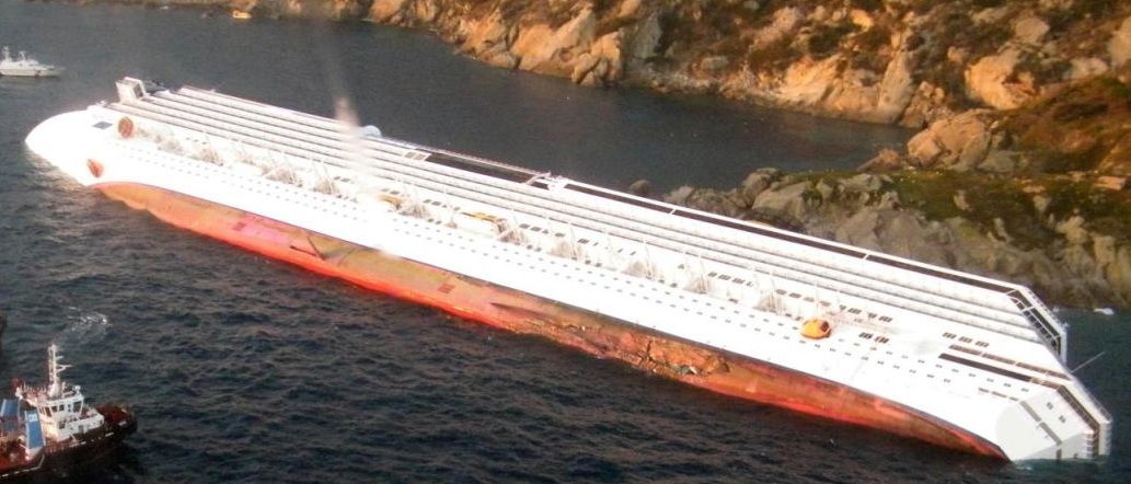Italian Luxury Cruise Ship Sinks, 3 Dead, 69 Missing 2 gash