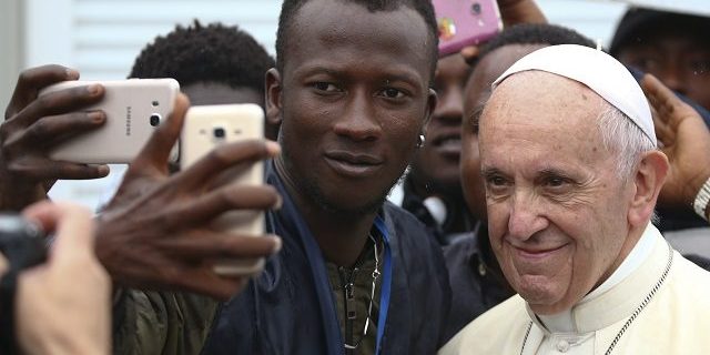Pope on multiculturalism: "Migrants always bring riches" 1 immigrant pope