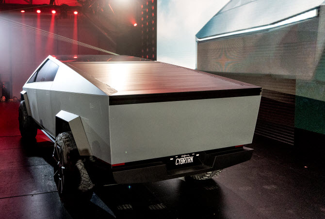 Tesla Releases Ugliest Car the World has Ever seen Cybertruck but Liberals say "WOW ITS SO AWESOME" 4 tesla cybertruck4