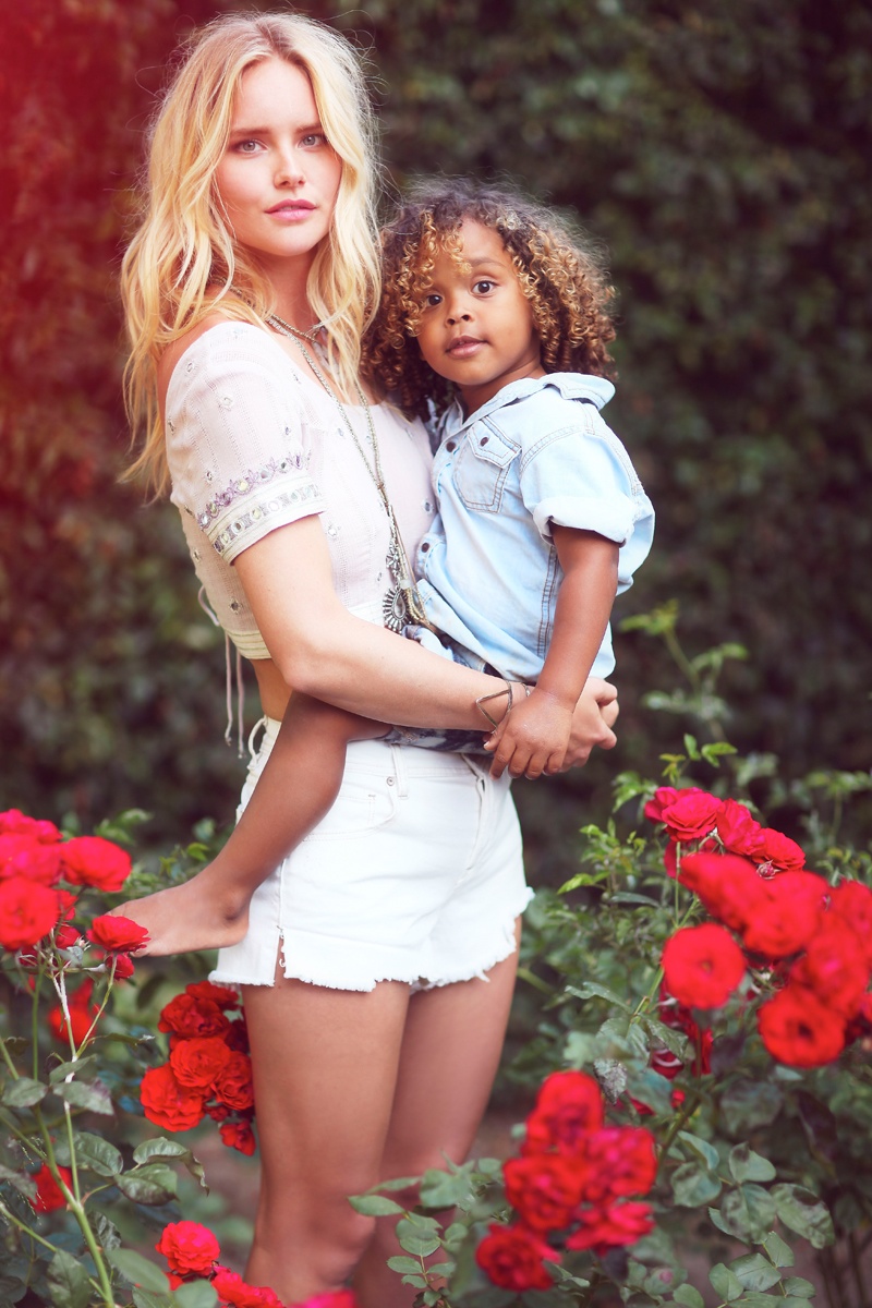 Europe to get massively Blacked, MILLIONS of Male Migrants to Arrive in Europe all at Once 82 white mother with child 1