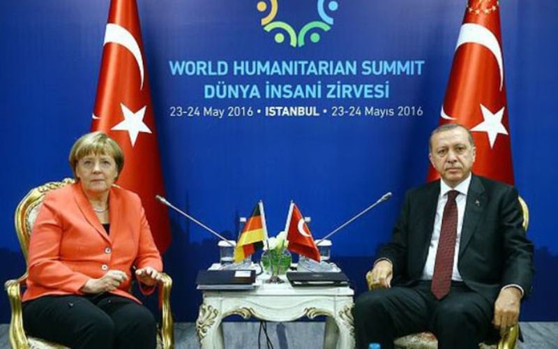 Turkey Suspends Greek Part of EU-Turkey “Refugee Deal” 1 Ab8uo2r