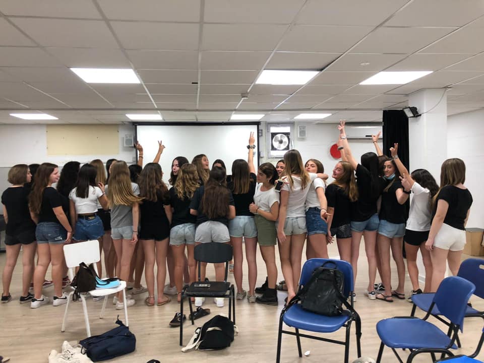 French Female Students Protest over Order to Dress Decently in Schools 2 EoBwEWF