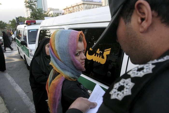 Massive riots hit Islamic Iran, protesters shout "Death to Dictator" as 2 Shot Dead 15 FMJO42z