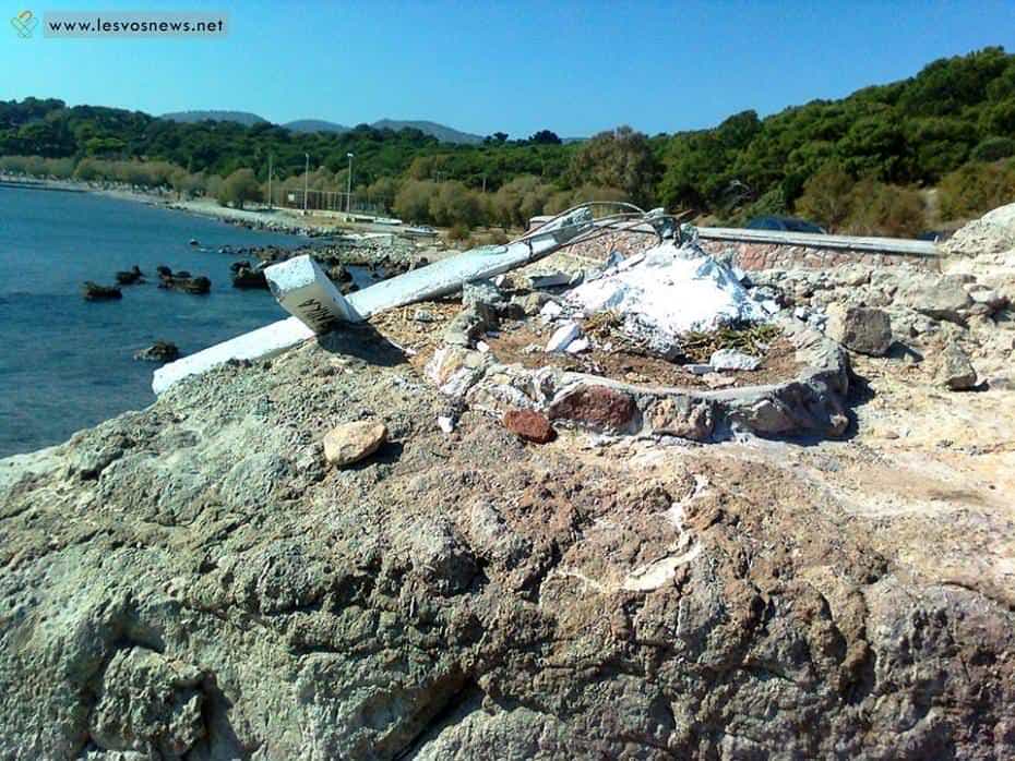 Greeks demolish Cross monument because it might OFFEND Muslim invaders 2 FpRpYis