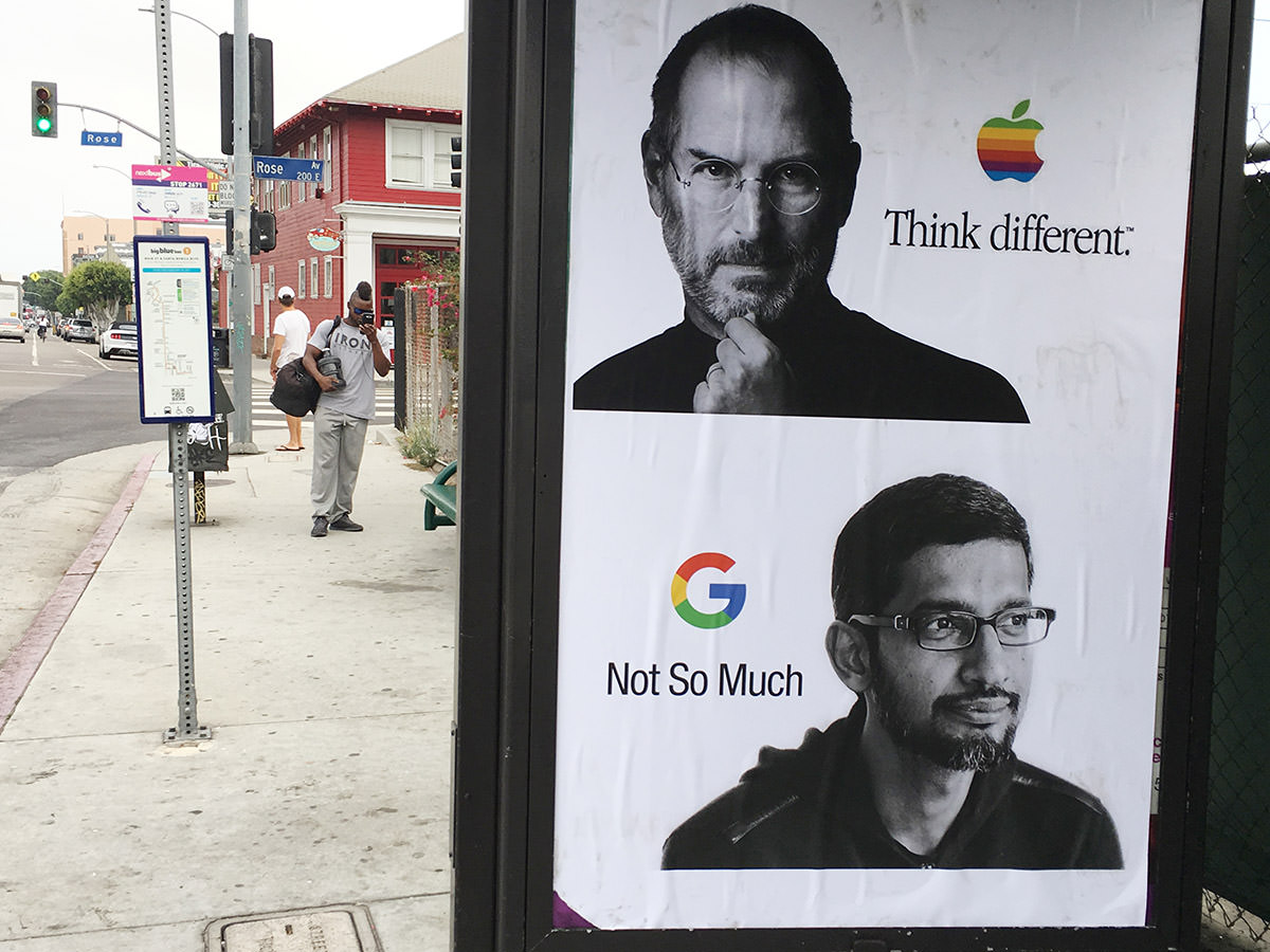 Fired Engineer James Damore calls Google "Goolag" in HQ protest 2 GwvOwjN