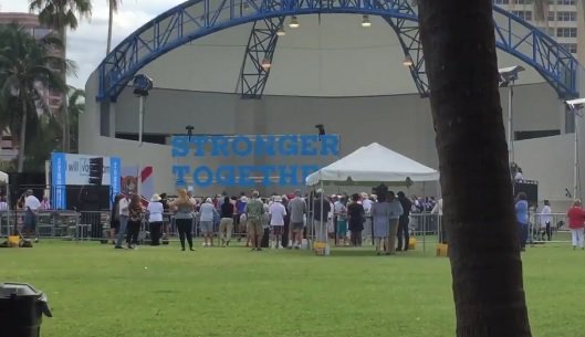 Clinton is now leading Trump by 27%, Total Proof Photos, Huge Crowds 4 INSby7E