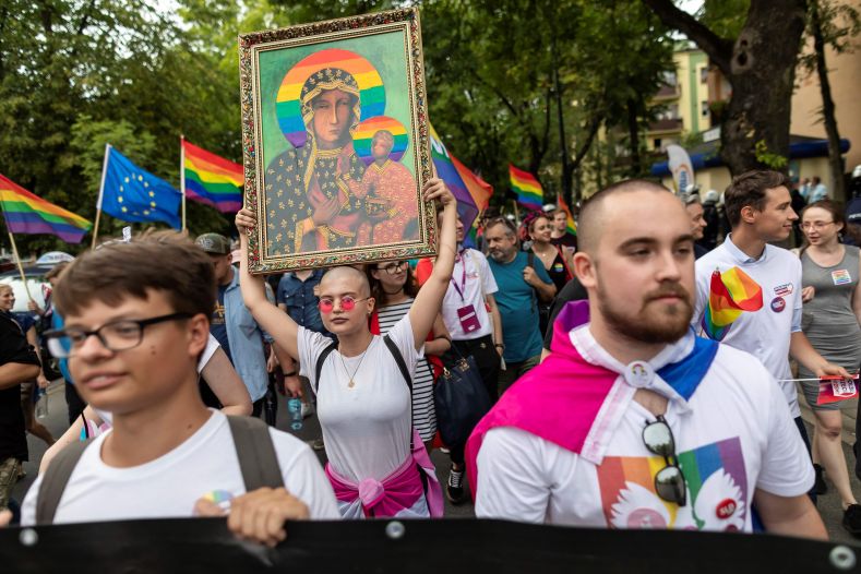Poland: Boy Confronts Blasphemous Gays Waving Gay Virgin Mary and Jesus 3 OAa6Ru4