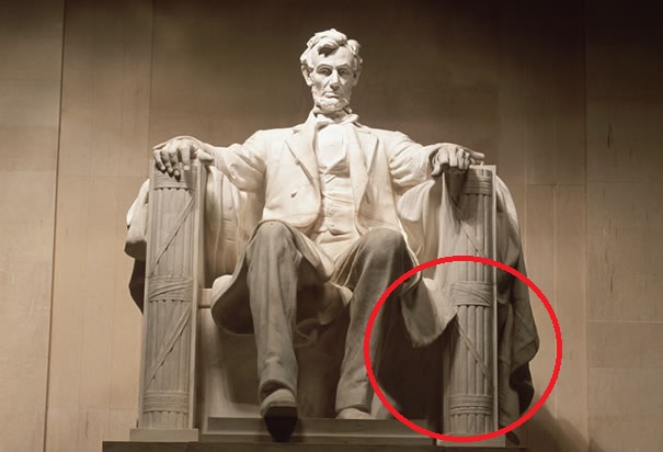 Antifa vandalizes Lincoln memorial in Washington 2 PYzdY8A