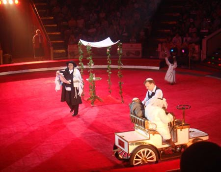 Moscow circus presents monkeys as Jews 1 DSC07460 wh