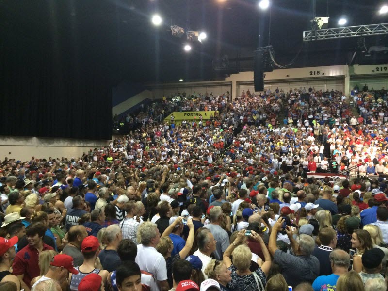 Hillary Clinton Struggles to Get Tiny Crowds of 300 at Her Rallies 4 PsMJKQm