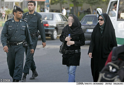 Massive riots hit Islamic Iran, protesters shout "Death to Dictator" as 2 Shot Dead 14 Y1DumSr