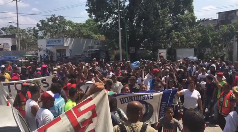 Trump Warns of Invasion “Caravan” and Kills DACA “Deal” 2 ZHA9fHe