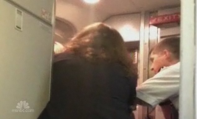Psychotic Air Crews Warned Are Putting US Travelers in “Grave Danger” 2 apa2