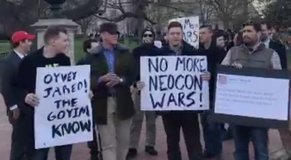 Leftist Antifa Thugs Clash with Alt-Right in Washington DC Anti-War Protests 1 eQPvdNP