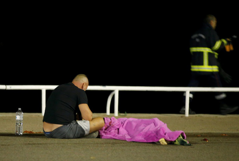 News Blackout Descends After Eiffel Tower Attack Begins Horrific Terror Onslaught In France 3 ffaa3