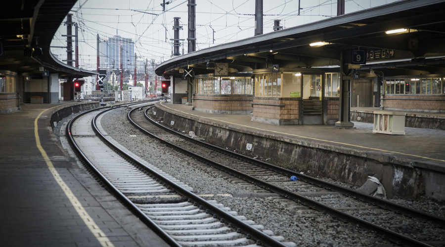 Knife-man shouting "Allahu Akbar" sows panic on train in Belgium before arrest 1 59d7aa8afc7e9398178b4567