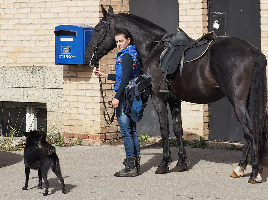 Beautiful horse-riding Russian postwoman becomes AliExpress face in China 3 5a0abdb3fc7e93480c8b4567