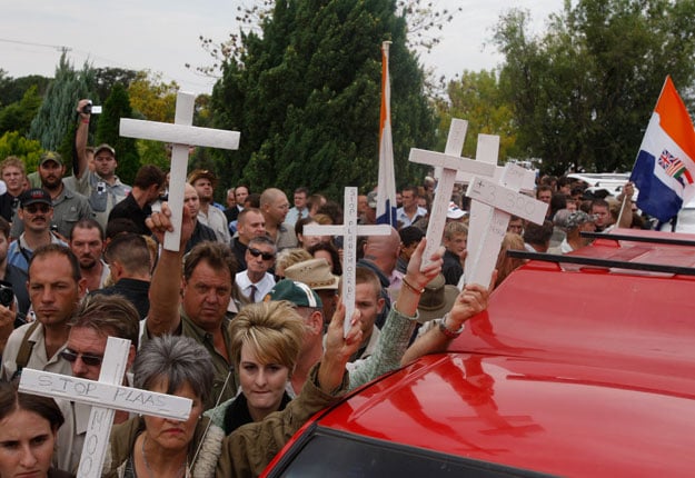 Thousands Attend Terre'Blanche Funeral 2 498d734f61ca4822b30cba1065d8bd23