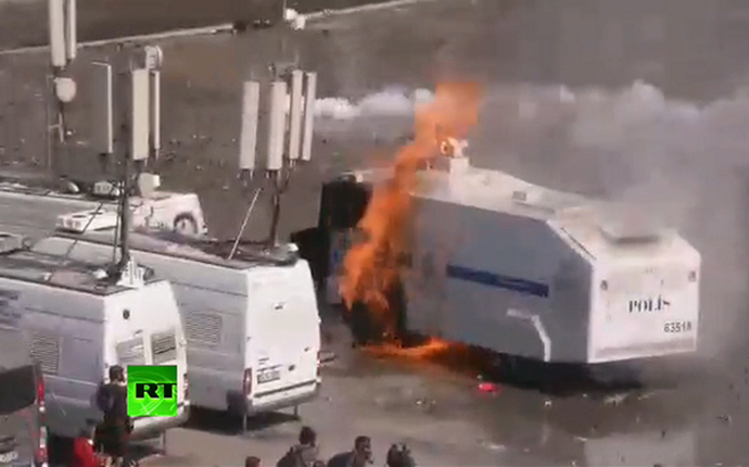 Turkish police use water cannons, tear gas to oust protesters from Taksim Square 3 ankara 3