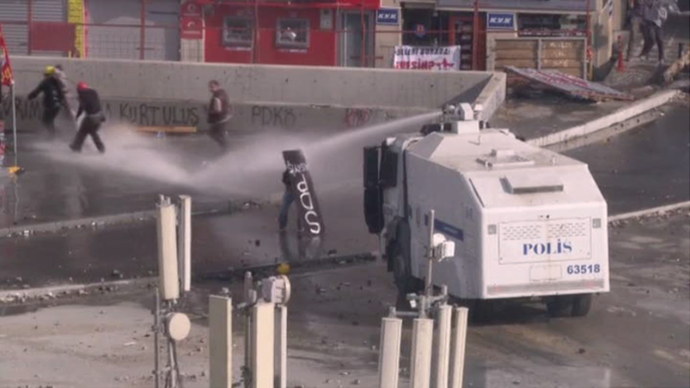 Turkish police use water cannons, tear gas to oust protesters from Taksim Square 4 turkey4