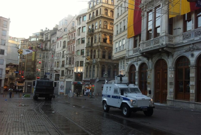 Police use teargas and water cannon to disperse Istanbul protesters 4 3