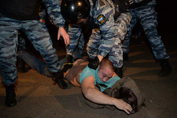 Over 380 detained after anti-migrant riot in southern Moscow 3 42