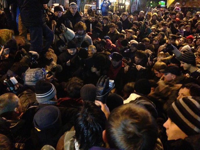Protesters topple Lenin monument in Kiev, smash to pieces with hammers 2 lenin 5