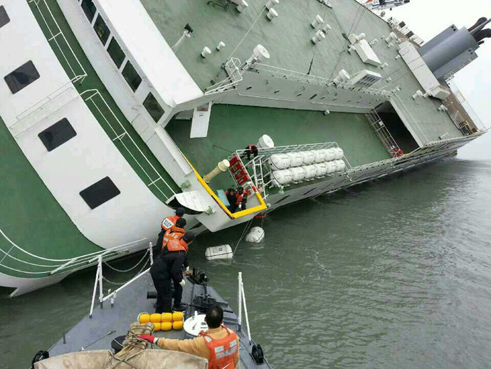 Ferry sinks near South Korea, 300 missing 3 kf 2