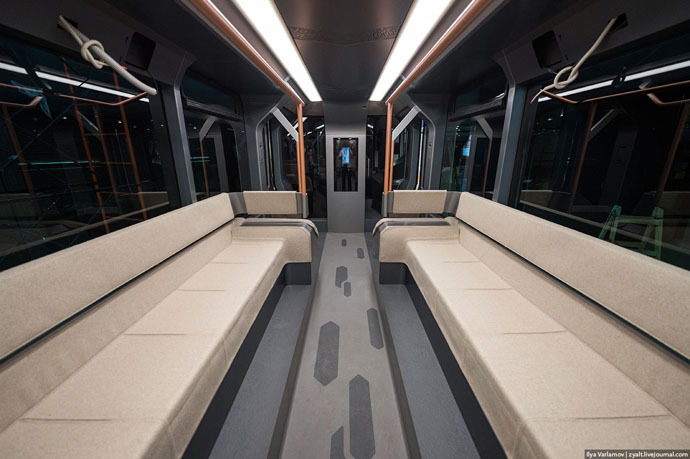 Futuristic new Russian streetcar revealed 4 18
