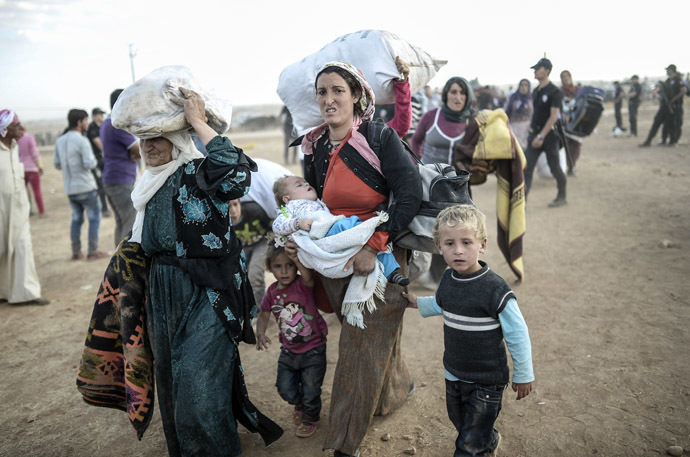 60,000 Syrian Kurds flee to Turkey within 24 hours amid ISIS advance 1 kurds 2