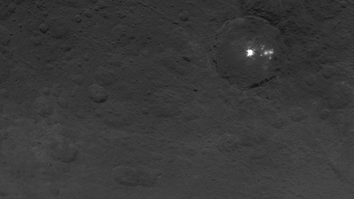 3-mile high 'pyramid peak' spotted on mysterious Ceres dwarf planet 2 211