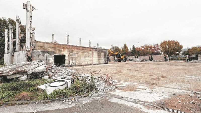Migrants burn down German Nutella center for not giving enough free chocolate 3 Dusseldorf fire 02