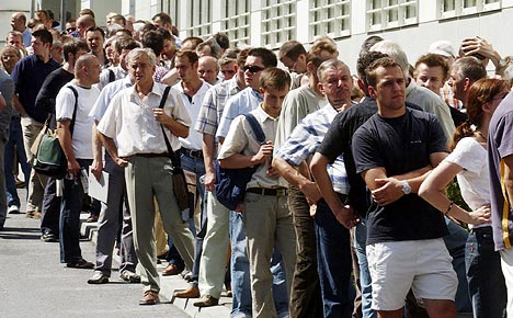 1.61 million British are unemployed, 85% of all new jobs going immigrants 1