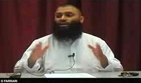 Radical Muslim preacher caught giving advice on how-to ‘hoodwink’ the Government over benefits 1