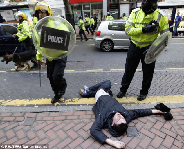 Police arrest 31 at demonstration against Islamic fundamentalism 4 article 1205263 05FFEB78000005DC