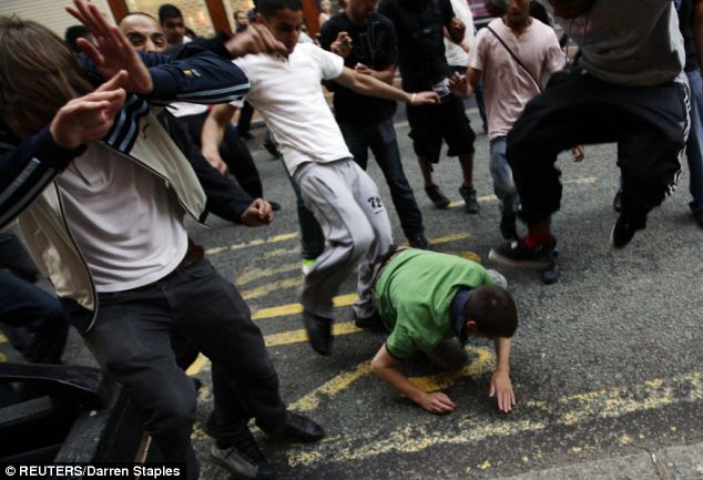 Police arrest 31 at demonstration against Islamic fundamentalism 1 article 1205263 05FFEBF6000005DC